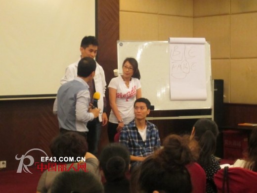 耿镔老师为沙驰男装讲授《销售心理学》课程