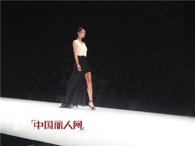 JZ玖姿荣获“优美世界第八届时装秀大赛”冠军