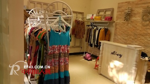 热烈庆祝素言女装广东云浮专卖店开业