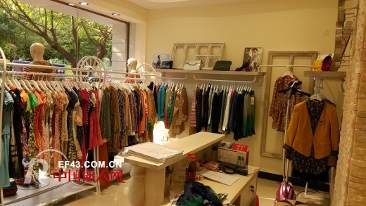 热烈庆祝素言女装广东云浮专卖店开业