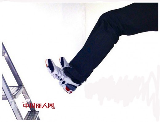 Adidas SLVR为用户提供全新视觉体验,与21世纪生活同步!