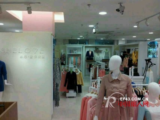 热烈祝贺韩系都市淑女装烟台海阳系恋专卖店试营业