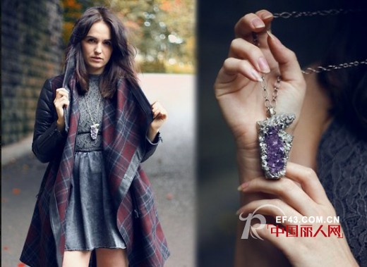 外套+连衣裙 深秋季节让你的装扮够吸引人