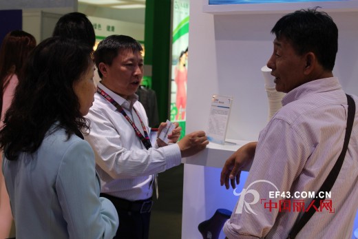 海斯摩尔哺乳期文胸亮相2013第一汇引领健康风尚