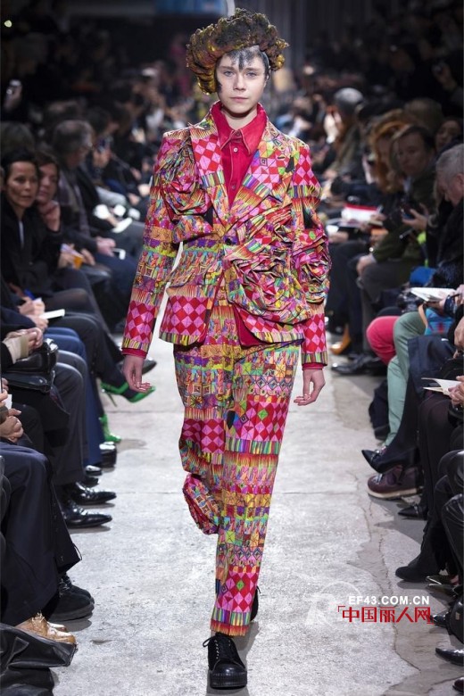 Comme des Garcons 品牌  碎花拼接时尚