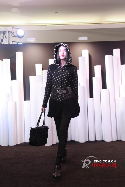 黑白时尚领导品牌La pargay2013秋冬新品Fashion秀完美落幕