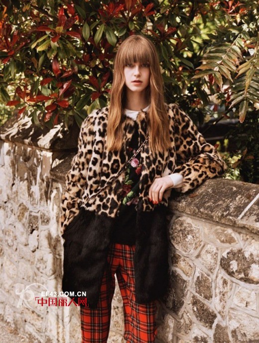 Blugirl 2013广告大图  曼妙花姿,灵动纯情!