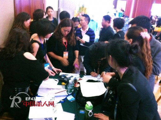 华艺嘉年2014春夏全国巡回订货会持续火爆 四川成都首战告捷