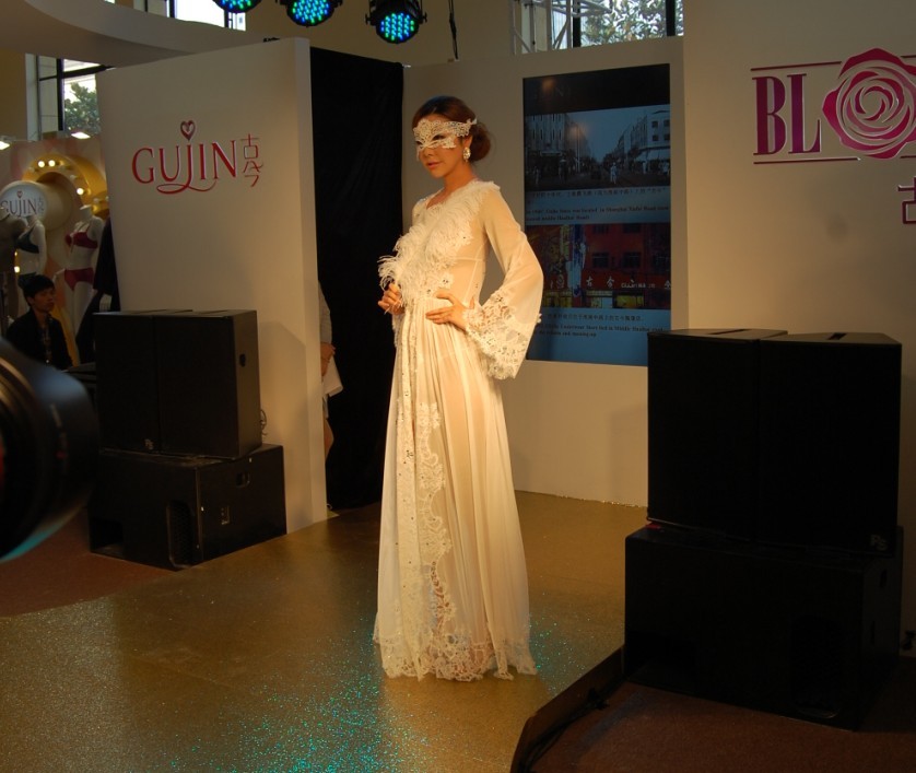 古今内衣T台秀引爆2013上海国际时尚内衣展