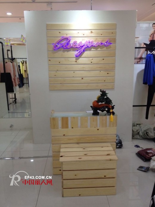 祝贺艾莜女装江苏宿迁店盛大开业