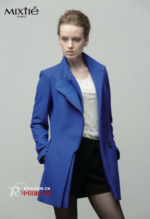 冬季蓝色调服装搭配  与生俱来的非凡