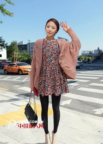 毛衣外套搭配连衣裙 秋日小清新尽显浪漫