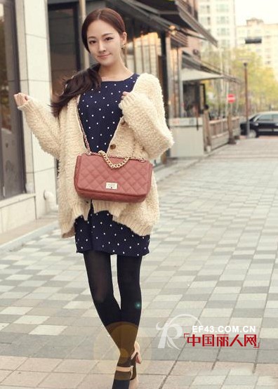 毛衣外套搭配连衣裙 秋日小清新尽显浪漫