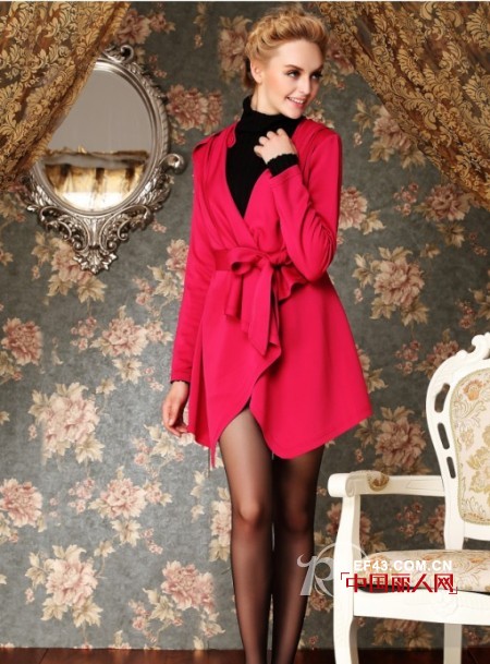 红色外套搭配 玫红色配什么颜色好看