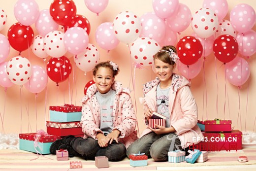 中国十大童装品牌之一小猪班纳童装 2013秋冬新款外套搭配