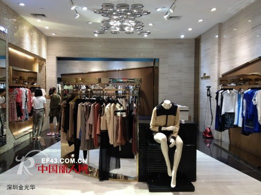 ONLY SIMPLE 2013终端新形象亮相深圳金光华