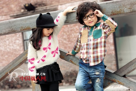 韩版毛绒毛衣搭配 秋季舒适宽松搭配