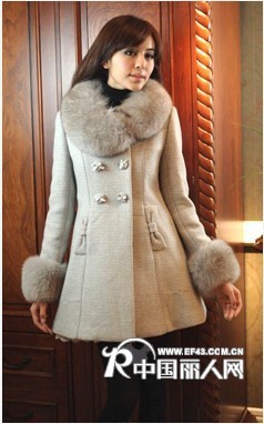 毛领大衣 收腰伞裙造型穿出完美小蛮腰