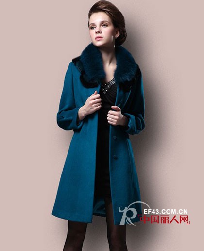 宝蓝色秋冬外套 潮流穿法再现经典
