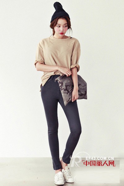 紧身牛仔裤搭配 一秒变修长美腿