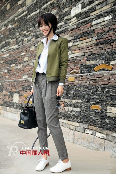 初秋3款长裤穿搭 修身装扮巧秀筷子腿