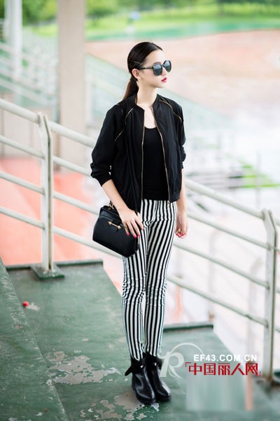 初秋3款长裤穿搭 修身装扮巧秀筷子腿