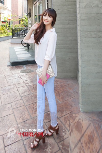 牛仔小脚裤 韩范美女示范初秋新鲜穿法
