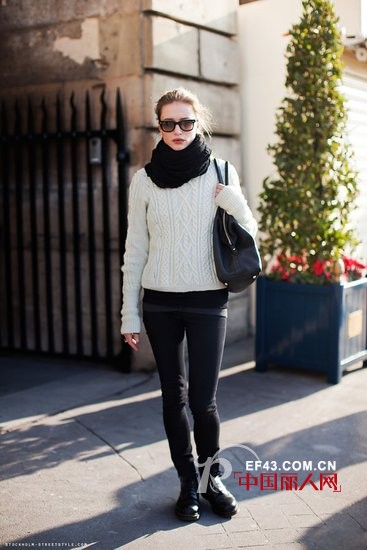 一件就搞定 今秋套头毛衣时髦舒适两不误