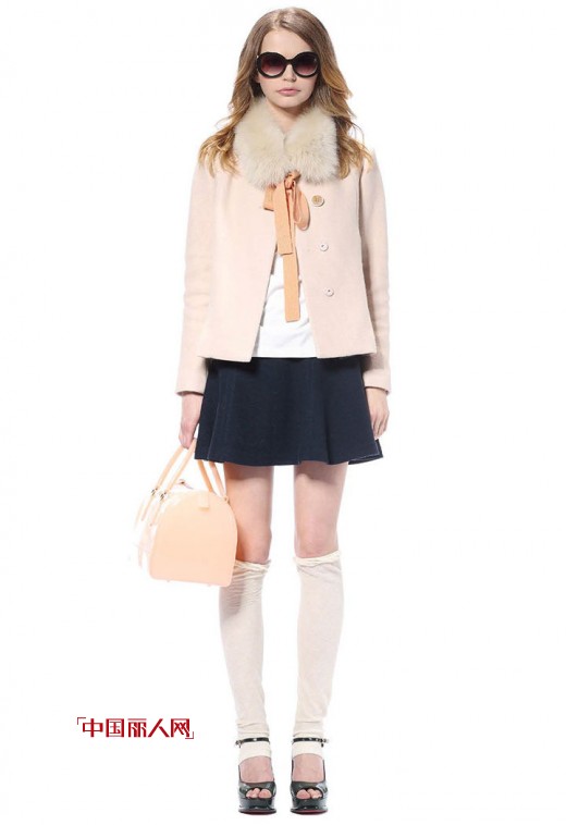 XG雪歌打破沉闷 靓丽粉蜜秋冬色