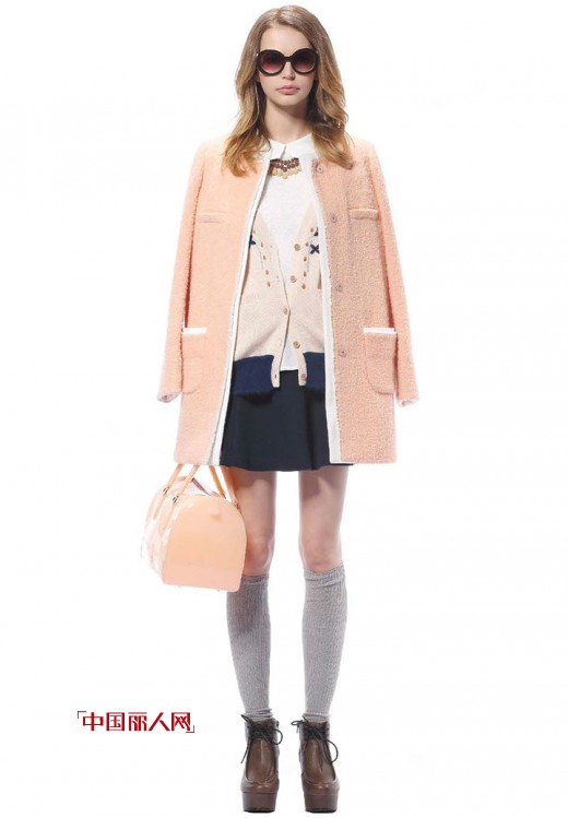 XG雪歌打破沉闷 靓丽粉蜜秋冬色