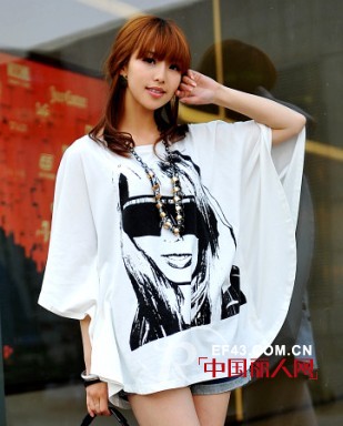 可爱甜美卡通手绘T恤 秀出个性