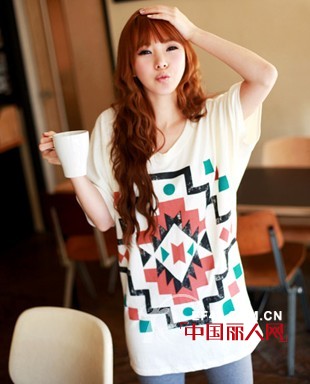 可爱甜美卡通手绘T恤 秀出个性