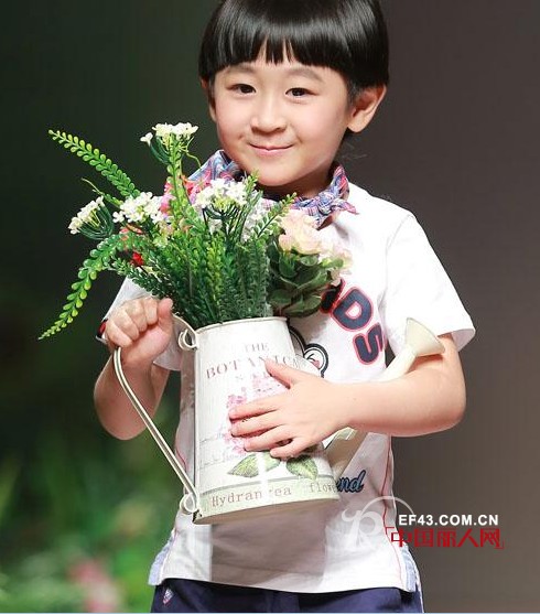 2013春夏以‘初爱’为主题的童装发布会 萌翻全场