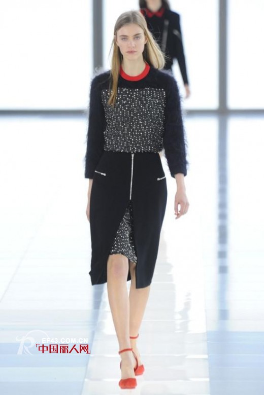 秋冬毛衣搭配层出不穷  帅气同时保留温度