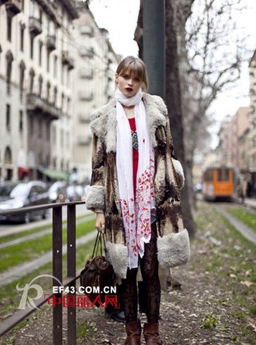 长款围巾怎么围才更有个性