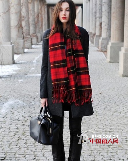 学会长款围巾围法从容面对冷空气