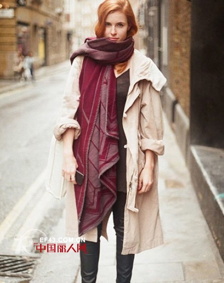 学会长款围巾围法从容面对冷空气