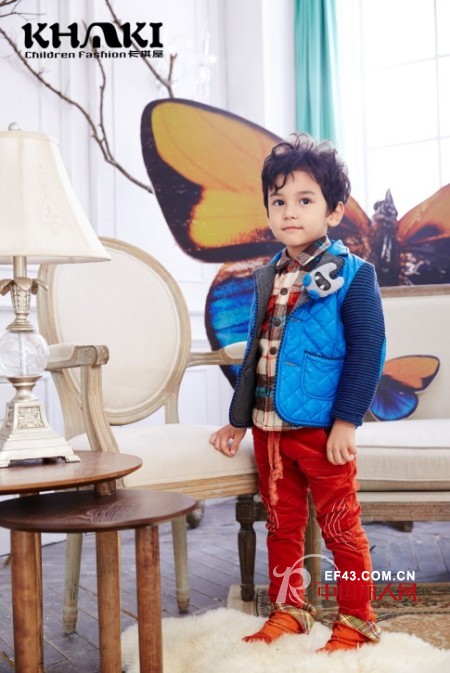 宝蓝色搭配什么颜色最好看 最新宝蓝色搭配技巧