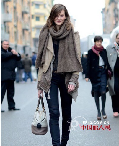 小脸围出来 围巾系发图解