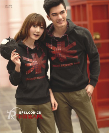 秋季百变套头衫 懒人情侣穿搭好选择