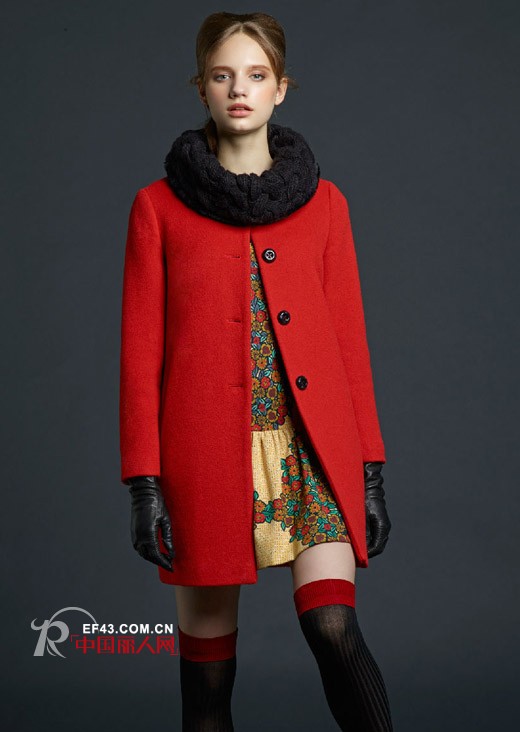 原单简约纯色系风衣搭配 简单塑造魅力时尚