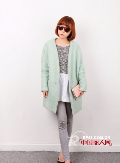 长款大衣外套搭配连衣裙 穿出别样优雅