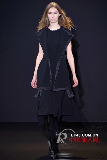 Costume National 2014春夏女装  穿西装马甲的酷女郎!