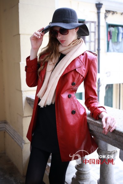 知性女人的最爱 尤加迪曼女装深秋红色时髦单品