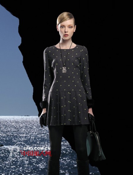 波点控必备单品 秋季波点装搭配又掀经典风暴