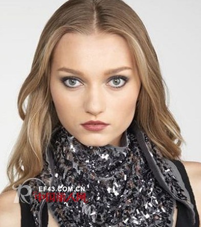 百变感轻易搭 4款围巾系法