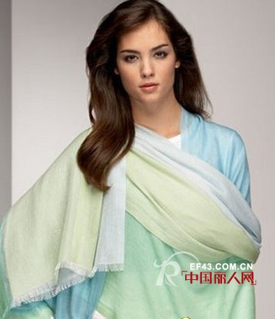 百变感轻易搭 4款围巾系法