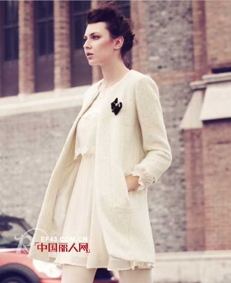 秋季浅色外套的搭配术