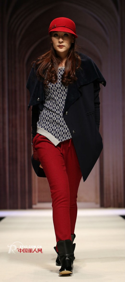 秋冬季节搭配拒绝沉闷  艳丽色调秋冬翩翩起舞