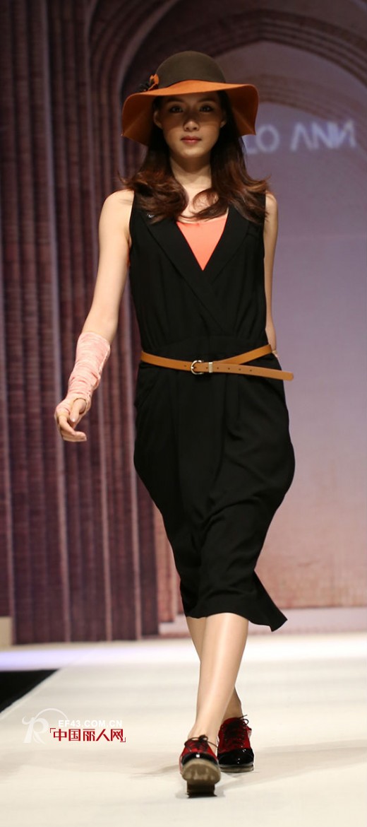 秋冬季节搭配拒绝沉闷  艳丽色调秋冬翩翩起舞